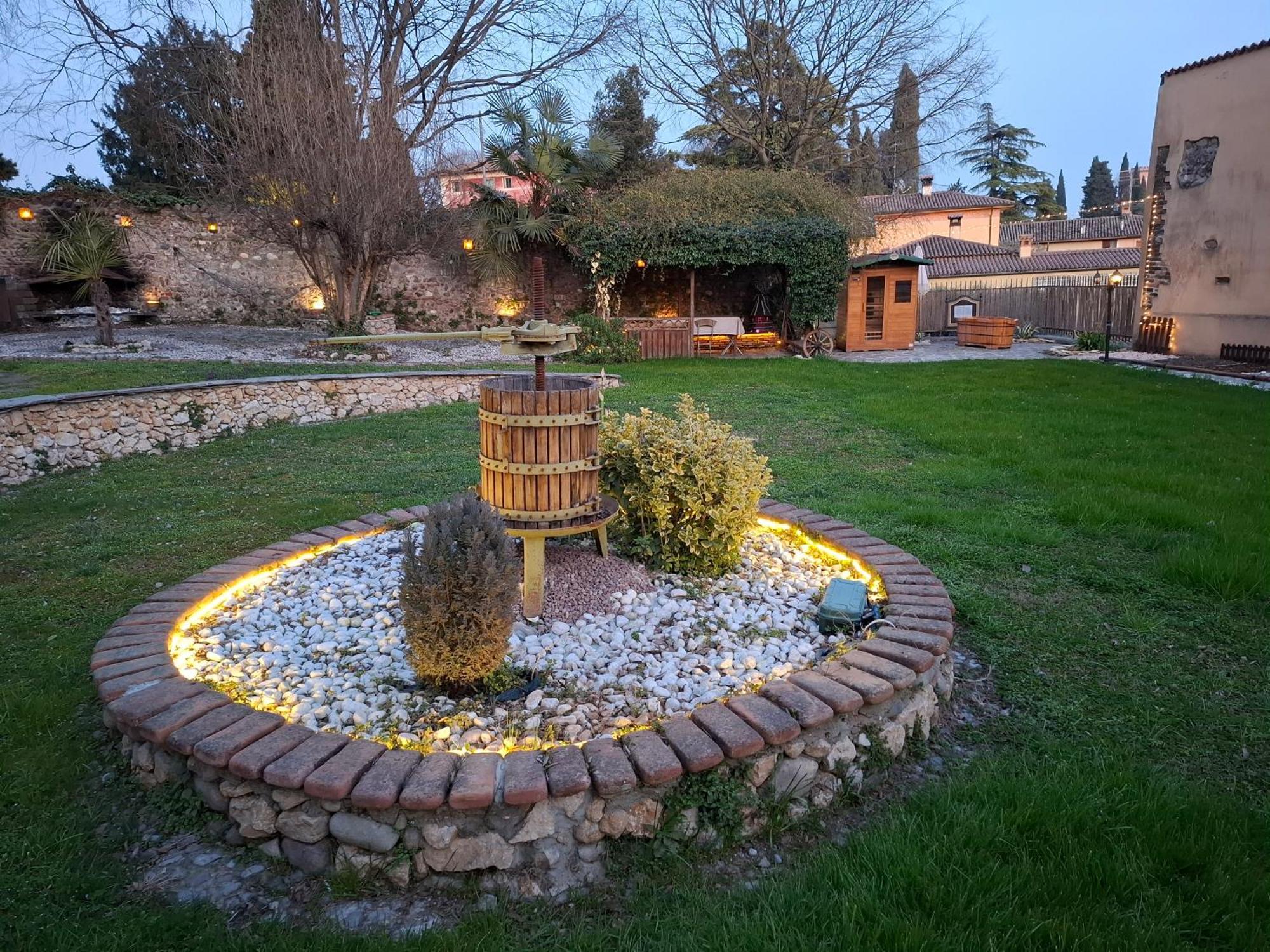 B&B Corte Colli Antichi Sona Exterior photo